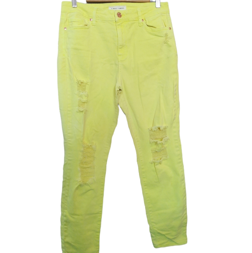 💛NEON YELLOW💛 Stretch Jeans💛Ripped Jeans💛Almost Famous💛 size 11